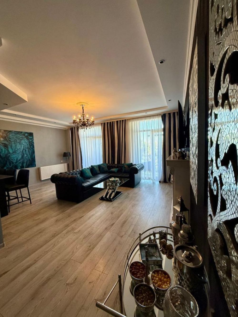 იყიდება 2 ოთახიანი ბინა ვაკეში